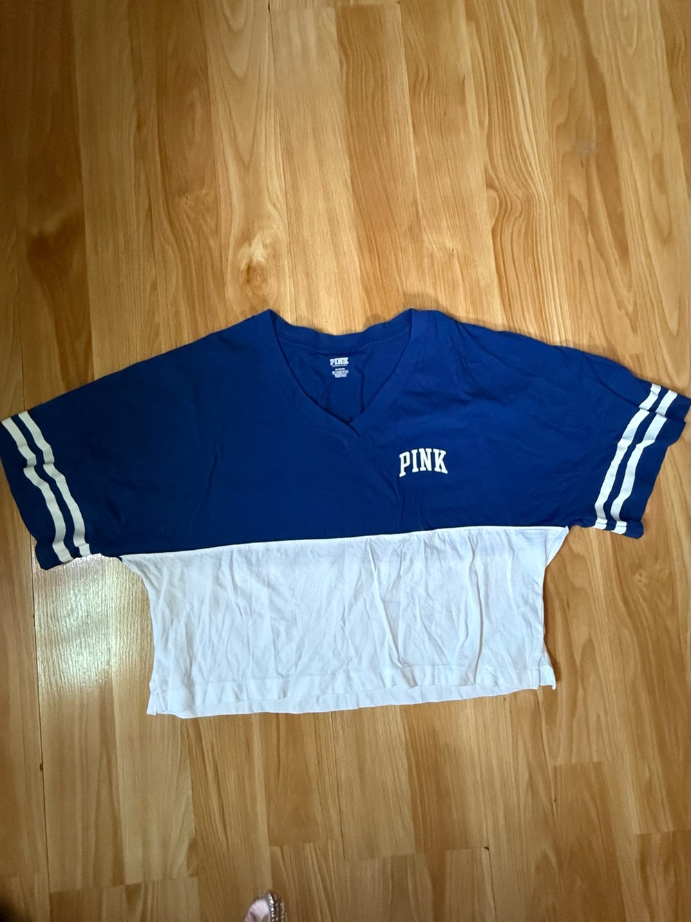 PINK Victoria's Secret Blue & White Colorblock V-Neck Crop Tee